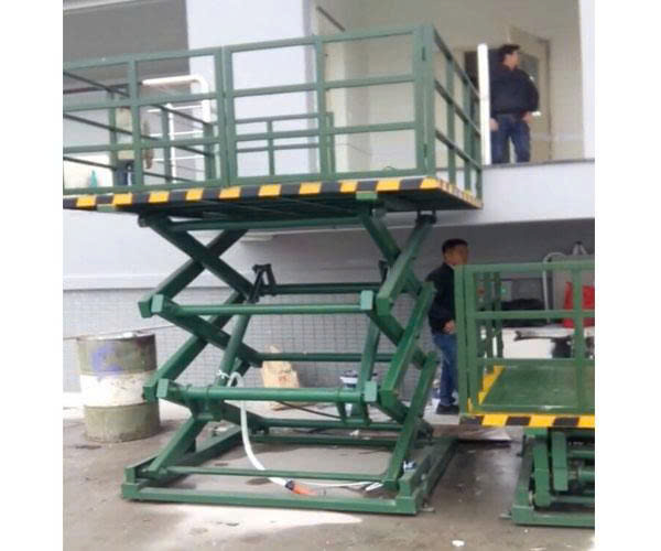 Bàn nâng hàng mẫu 04